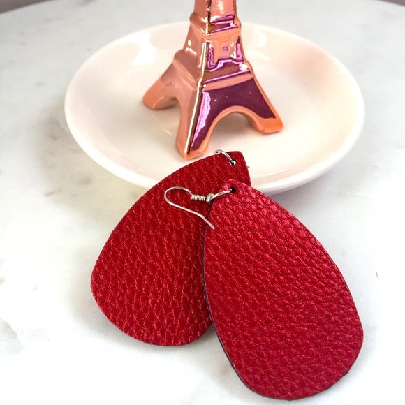 ⭐️ 5/$25 SALE ⭐️ RED EARRINGS - Picture 3 of 3